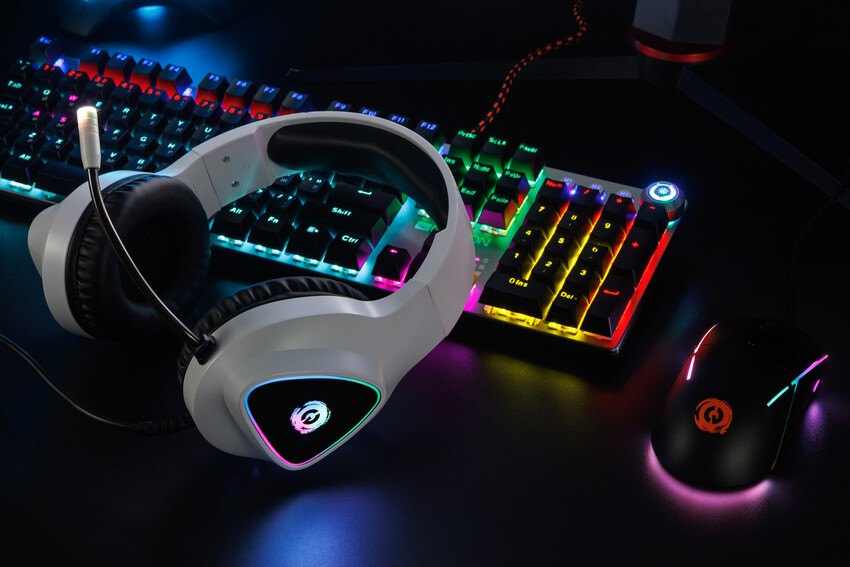 Rozdíly mezi náhlavními sluchátky a špunty do uší