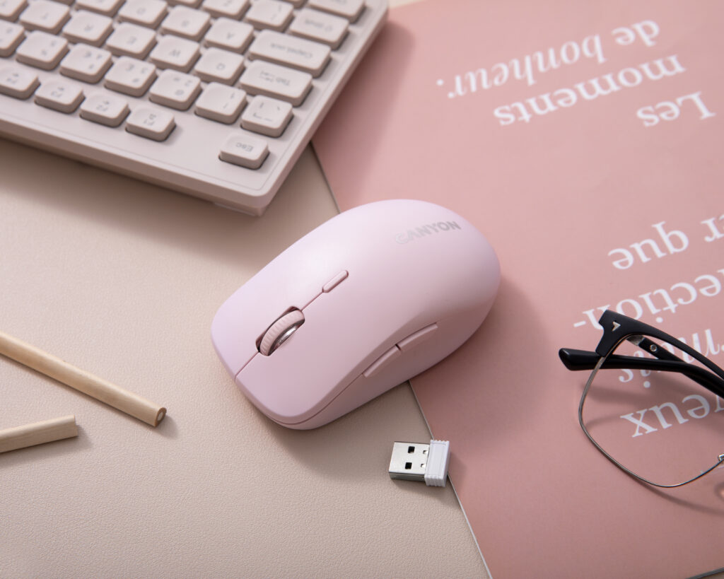 Metoda 1: připojení bezdrátové myši k notebooku pomocí USB přijímače 2,4 GHz 